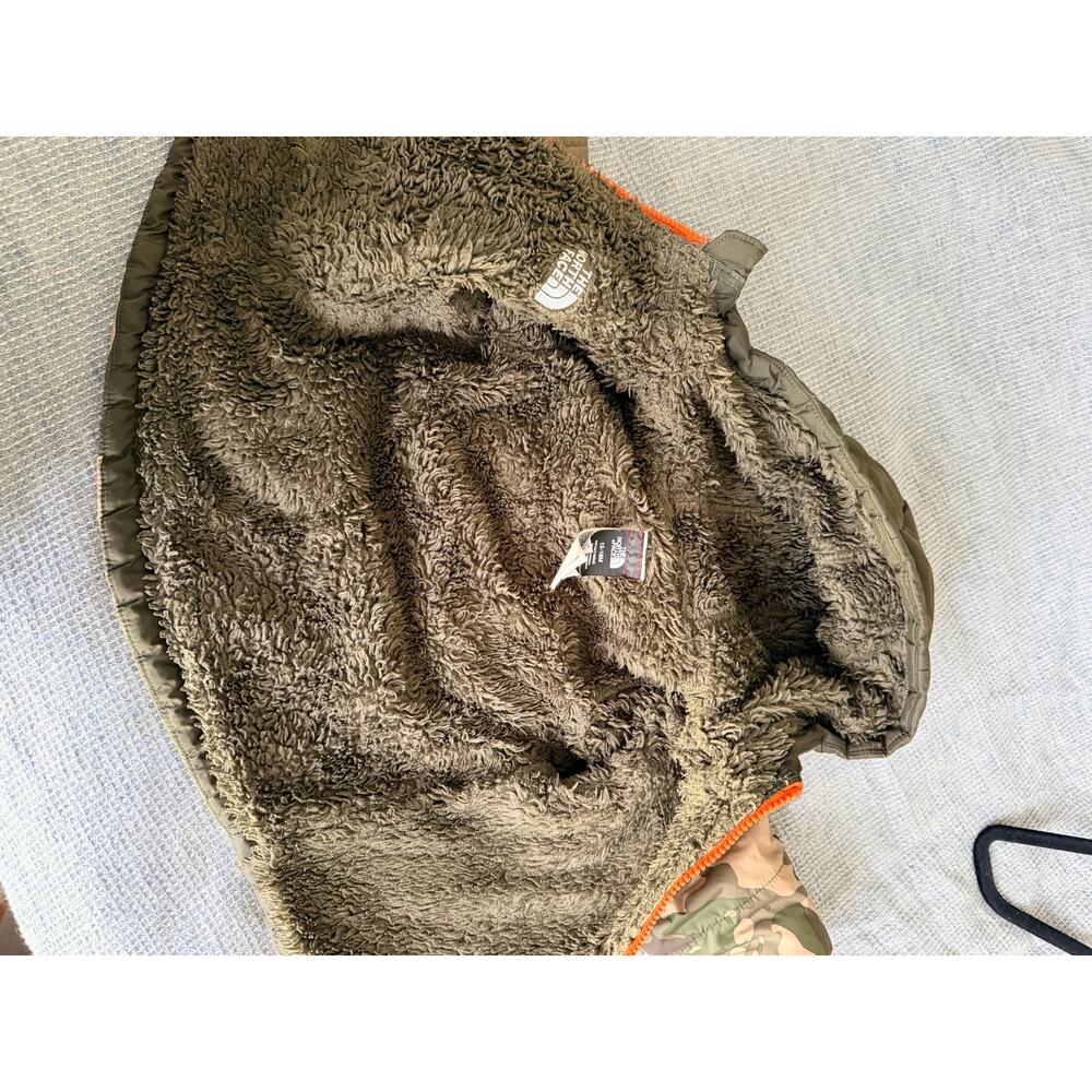 The North Face Reversible Mount Chimbo Hooded Jacket - Picture 7 of 10